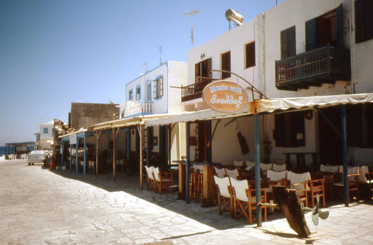 Uferpromenade mit Kneipen und Restaurants